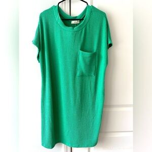 Green entro shirt dress. Size medium. Never worn. OBO
